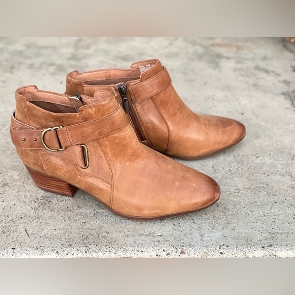 Clark’s Indigo Distressed Spye Belle Brown Leather Ankle Bootie, sized 10‎ - Picture 2 of 6